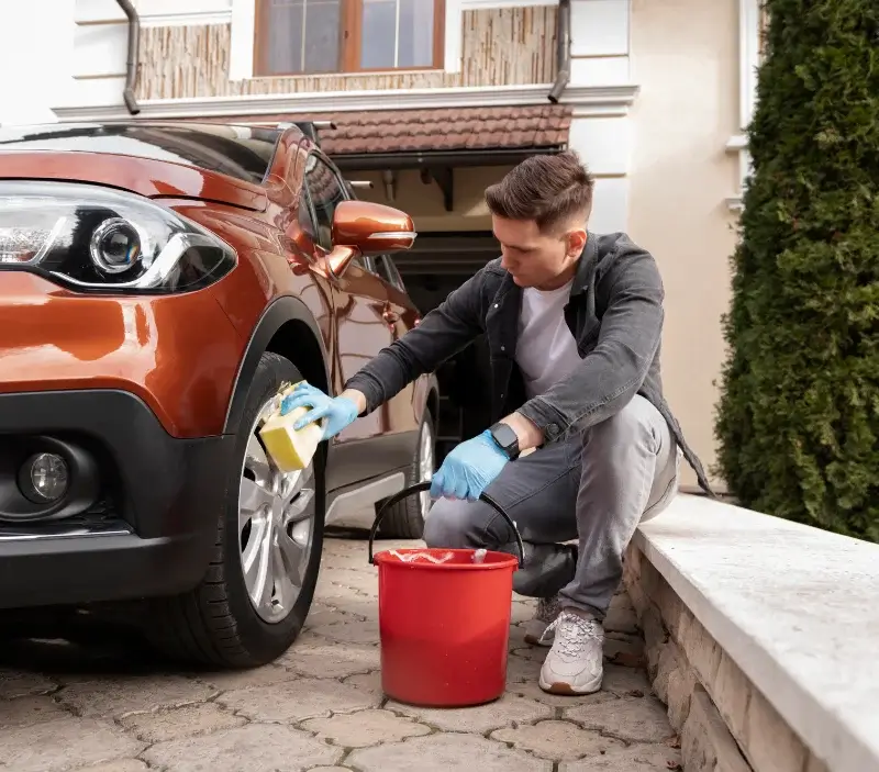 Lavage auto à domicile Rilly-Sainte-Syre : professionnel intervenant sur un véhicule